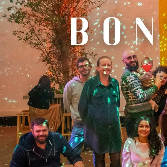 3/3✨

En cette veille de Noël, toute notre team de 🍋 vous souhaite de passer de belles fêtes de fin d’année !

Merci pour cette année à vos côtés ! On se retrouve en 2025 ! 🥳